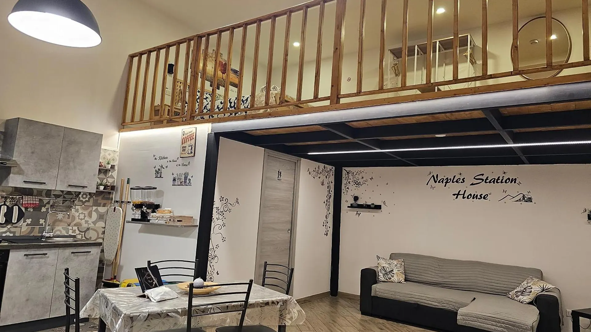 Naples Station House Apartment 0*,  Italy